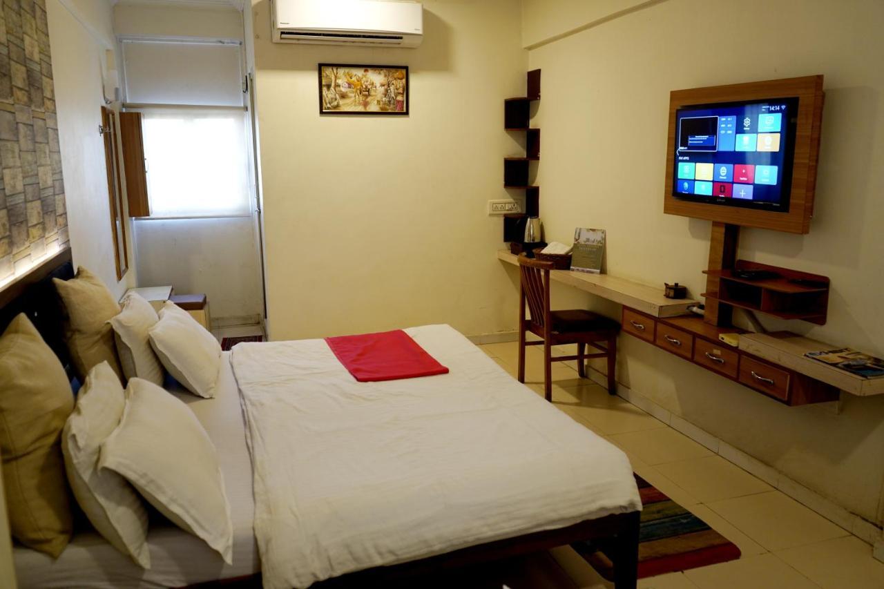 Hotel Krishna Ahmedabad Exterior photo