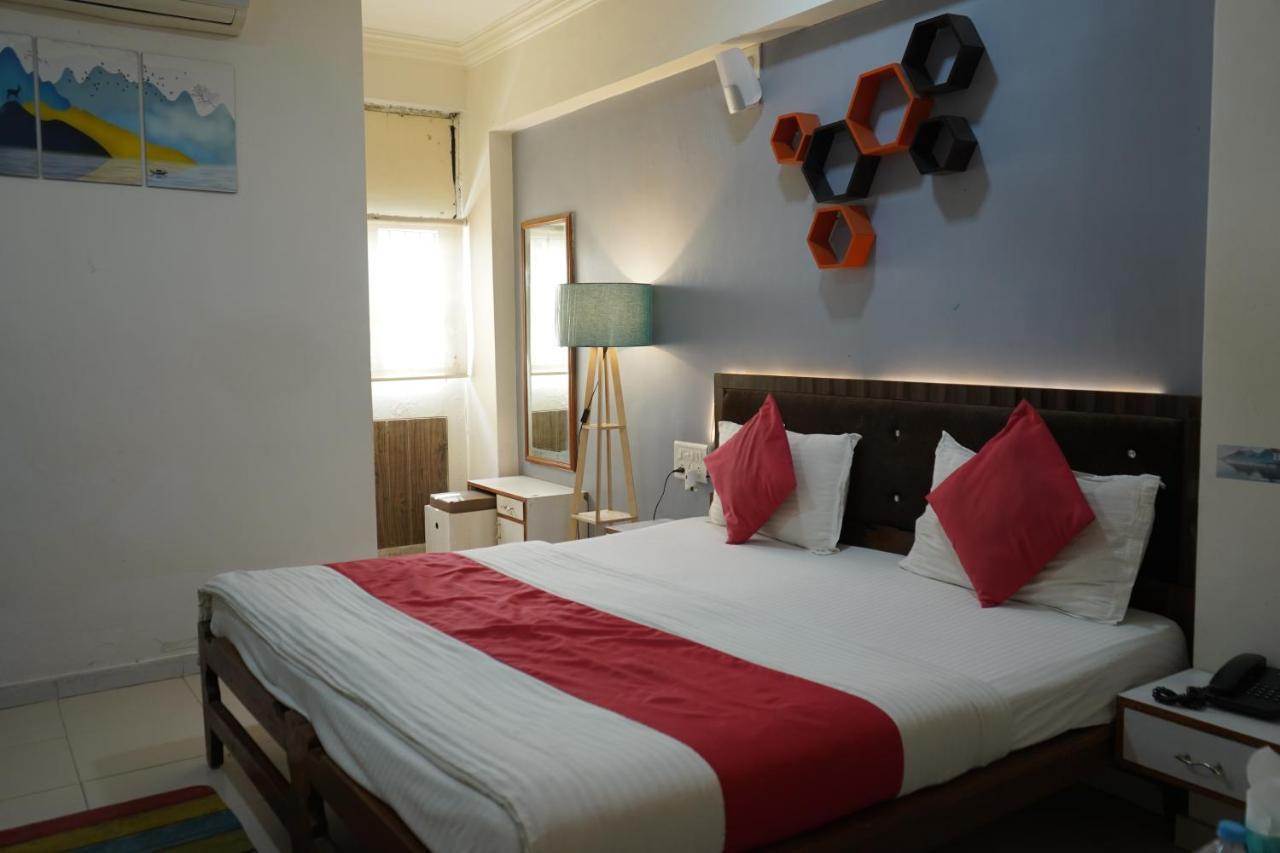 Hotel Krishna Ahmedabad Exterior photo