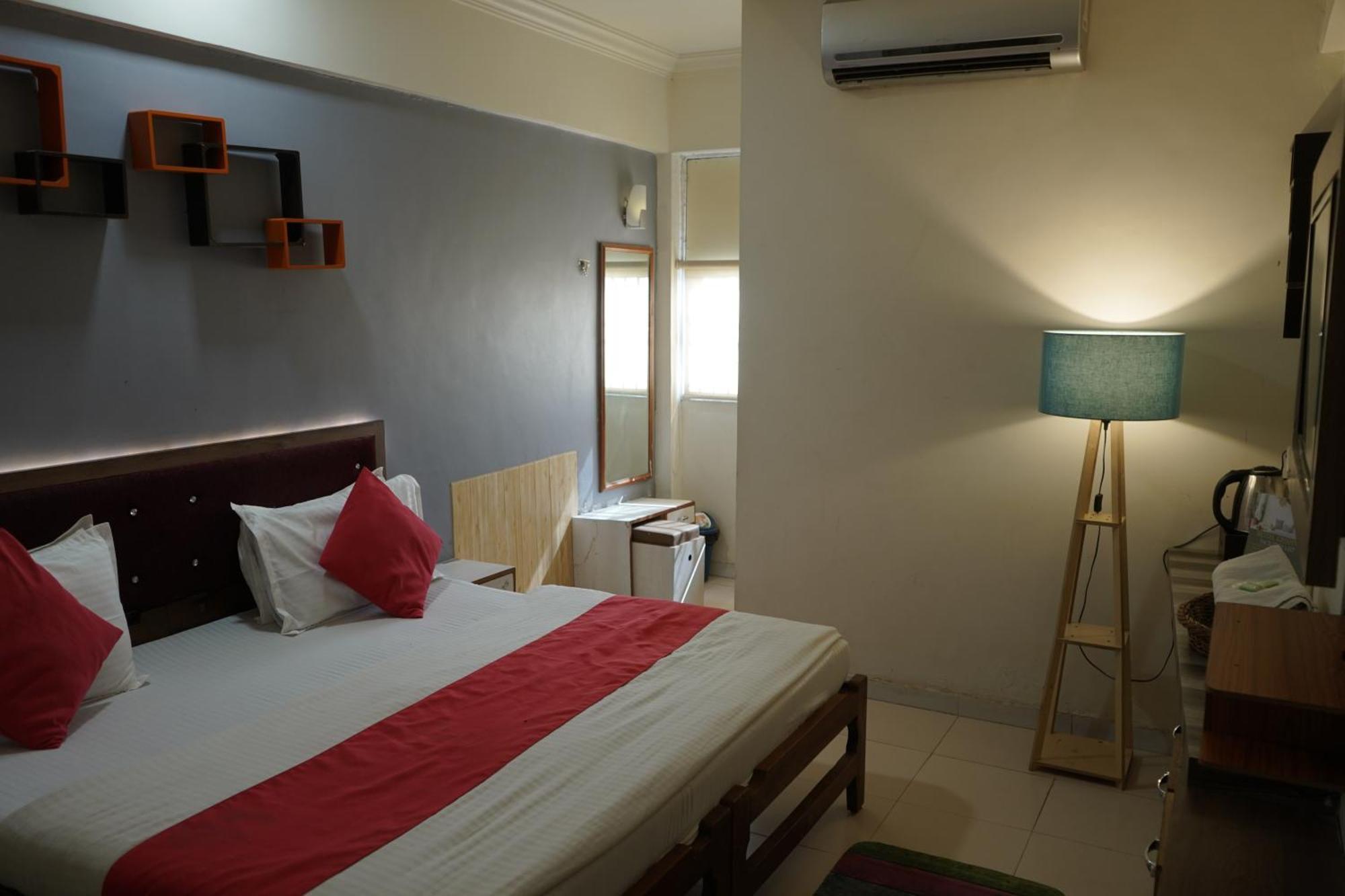Hotel Krishna Ahmedabad Exterior photo