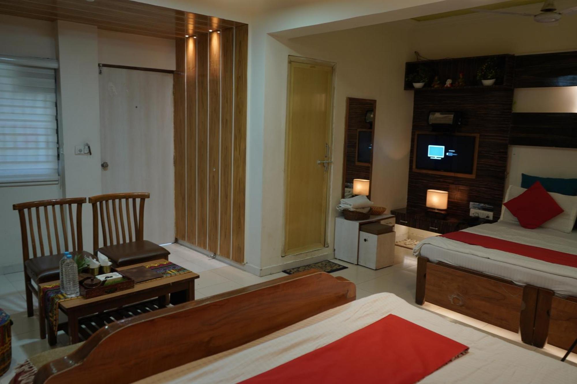 Hotel Krishna Ahmedabad Exterior photo