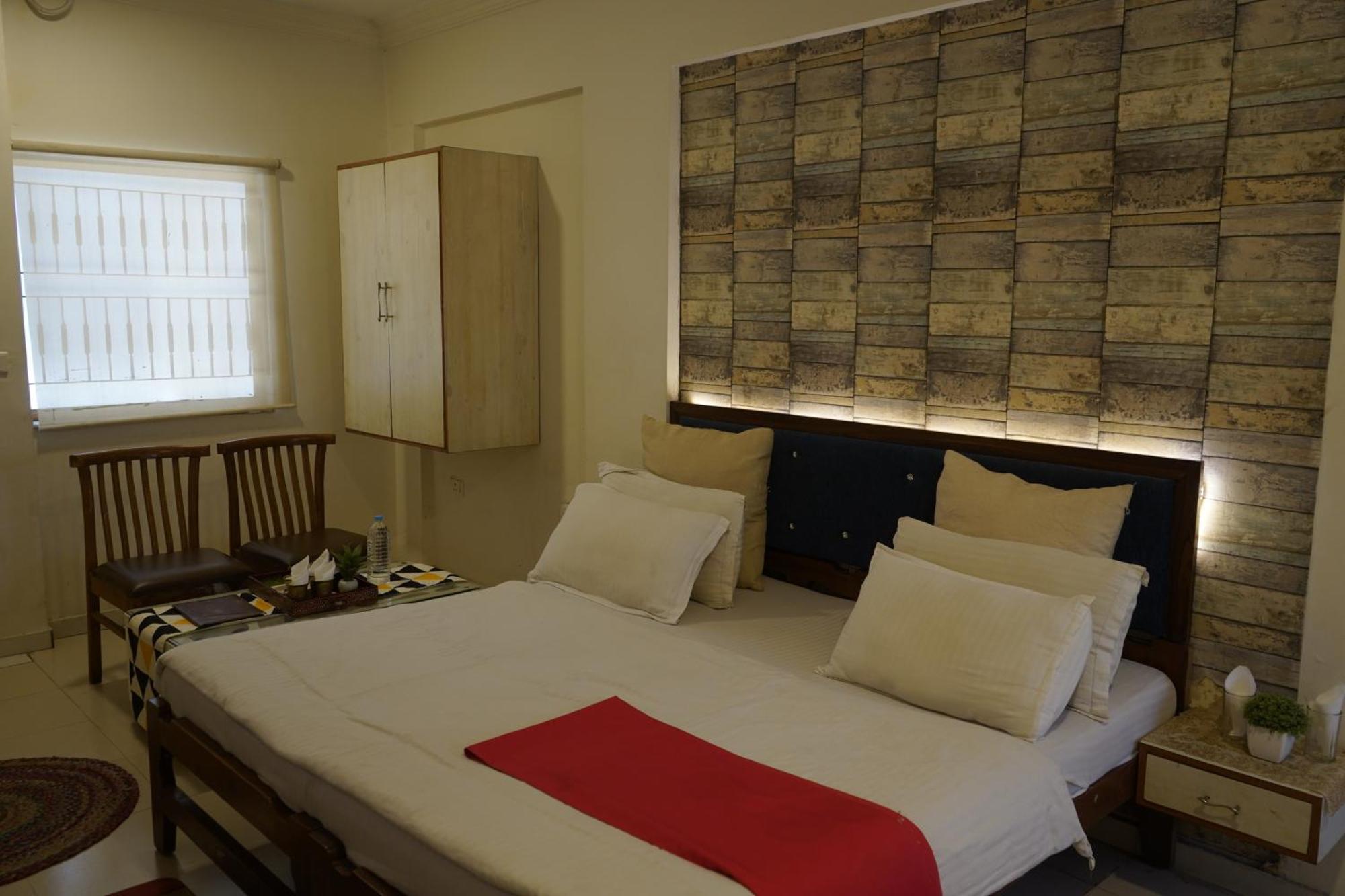 Hotel Krishna Ahmedabad Exterior photo